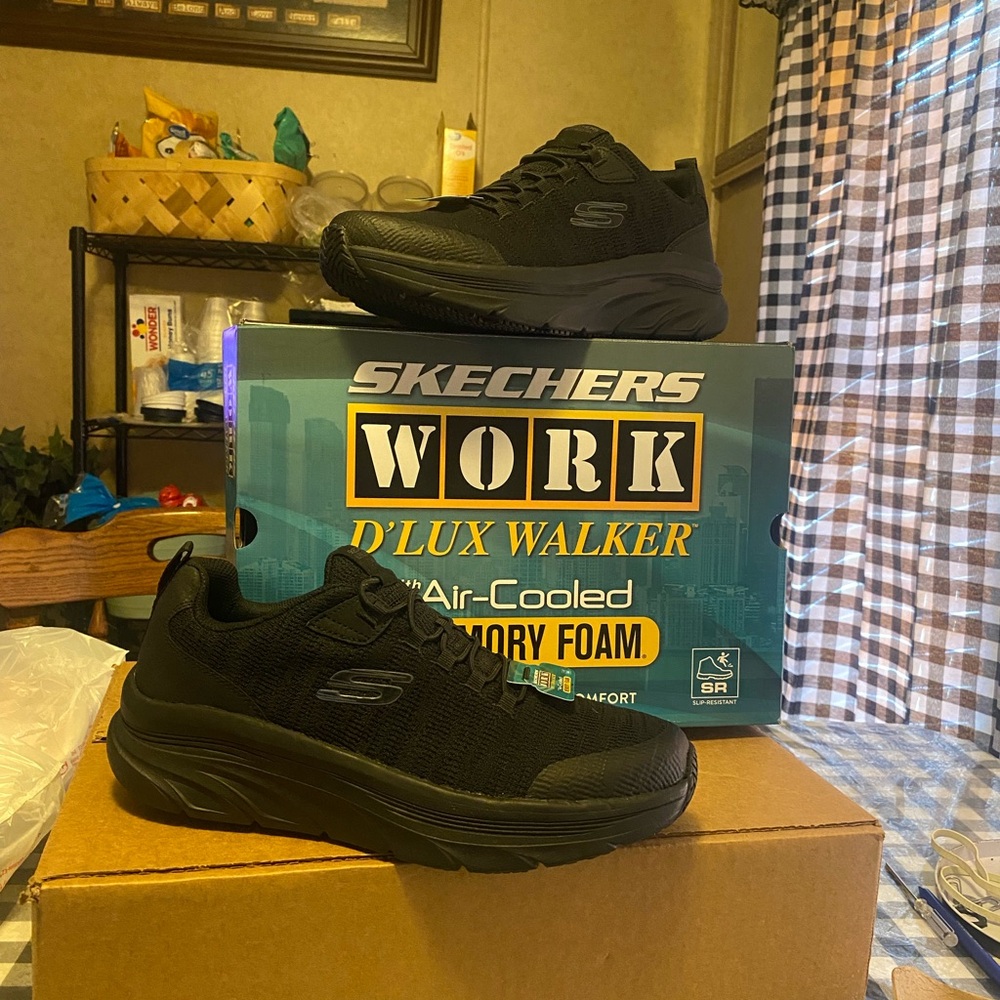 Brand New Skechers Black D'LUX Walker Sneakers